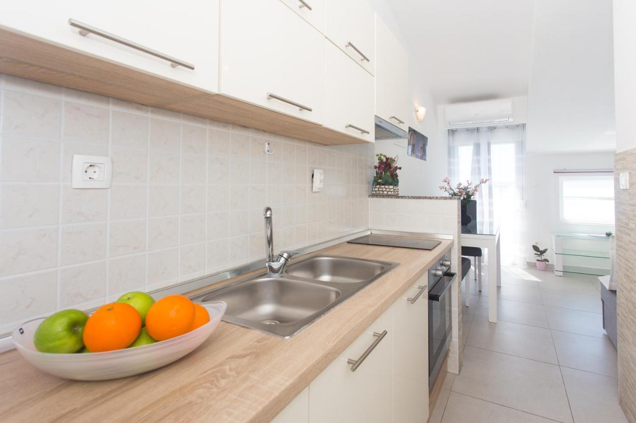 Apartments Bandic - 30 Meters To The Beach Trogir Buitenkant foto