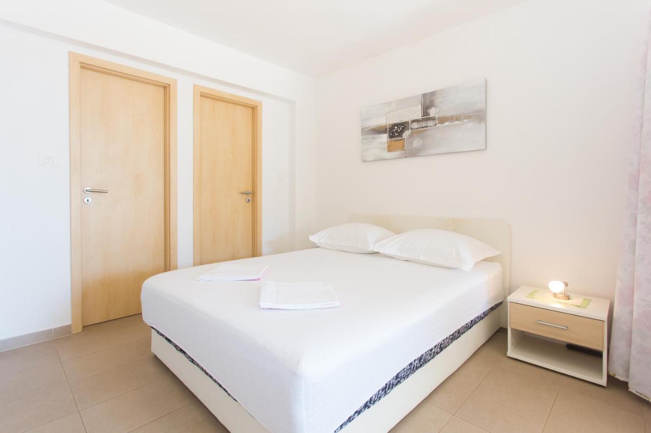 Apartments Bandic - 30 Meters To The Beach Trogir Buitenkant foto