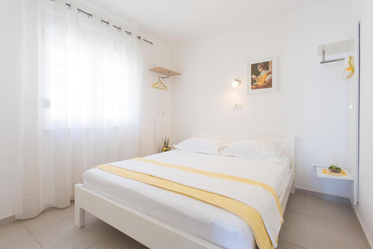 Apartments Bandic - 30 Meters To The Beach Trogir Buitenkant foto