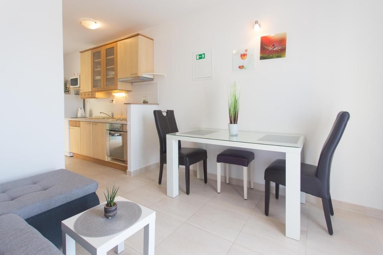 Apartments Bandic - 30 Meters To The Beach Trogir Buitenkant foto