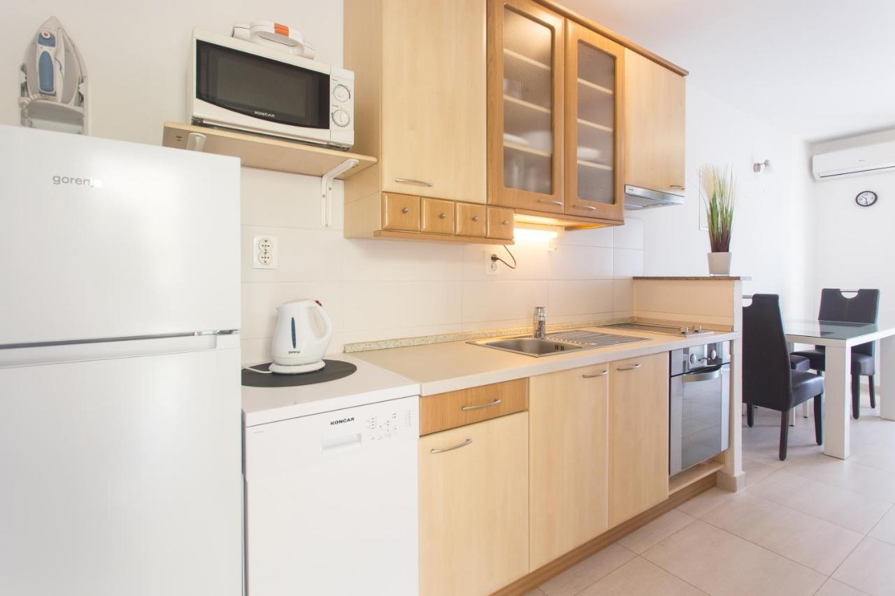 Apartments Bandic - 30 Meters To The Beach Trogir Buitenkant foto